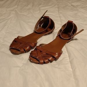 Brown sandals with strap